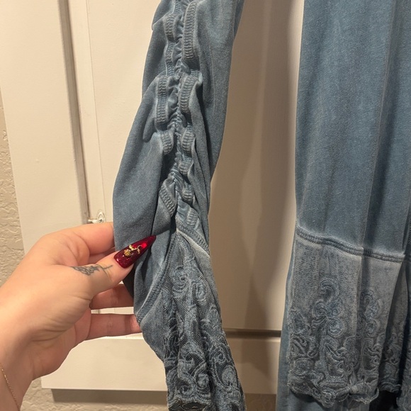 Getty Zueger Women's Blue Asymmetrical Dress With Lace Detail - Picture 4 of 4